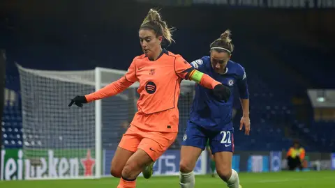 El Barça suma un punto de líder ante un Chelsea rebelde El Barça suma un punto de líder ante un Chelsea rebelde