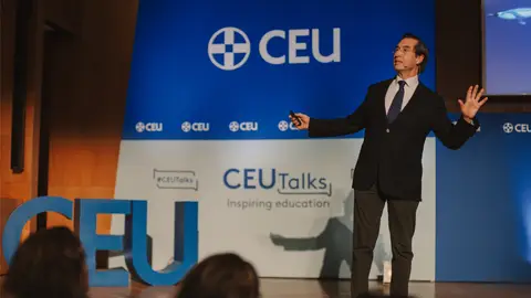 Mario Alonso Puig, en la Universidad CEU Fernando III: “No dejéis pasar ni una oportunidad, juguemos a ganar, no a no perder” Mario Alonso Puig, en la Universidad CEU Fernando III: “No dejéis pasar ni una oportunidad, juguemos a ganar, no a no perder”