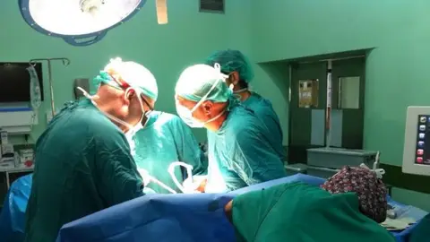 Intervención quirúrgica en el Hospital General Universitario de Elche. Intervención quirúrgica en el Hospital General Universitario de Elche.