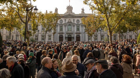Vista de la manifestación este domingo en frente del Tribunal Supremo en Madrid en apoyo al fiscal general del Estado Vista de la manifestación este domingo en frente del Tribunal Supremo en Madrid en apoyo al fiscal general del Estado