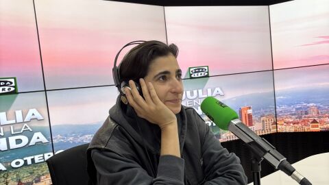 Alba Flores en 'Julia en la onda'