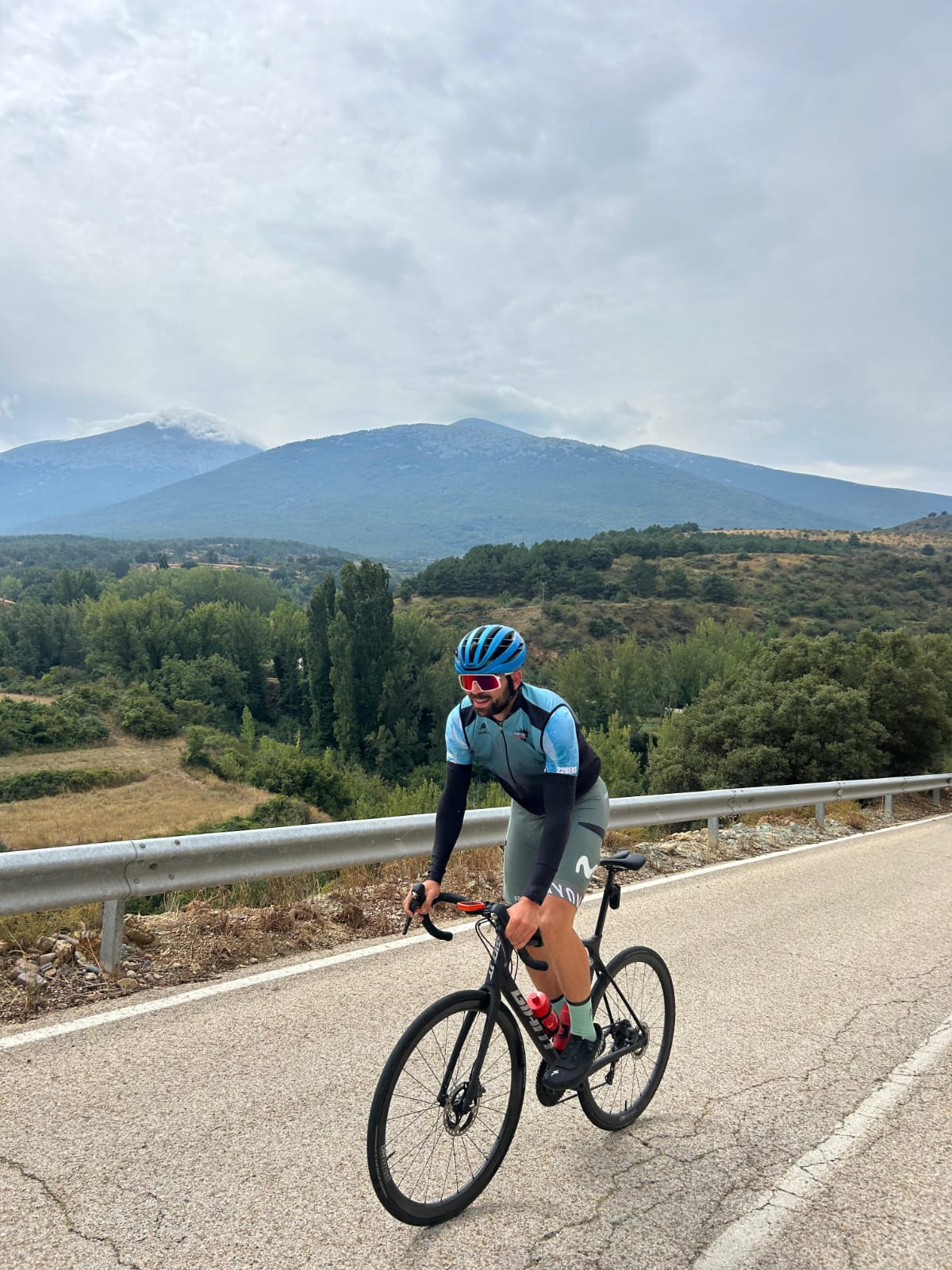 Soria a pedales, el emotivo reto de Fernando Valdecantos para homenajear a su abuelo: "Éramos uña y carne" Soria a pedales, el emotivo reto de Fernando Valdecantos para homenajear a su abuelo: "Éramos uña y carne"