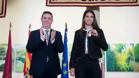 Alba Redondo es ya la primera mujer en recibir la Medalla de Oro, de Honor y Gratitud de la Provincia de Albacete Alba Redondo es ya la primera mujer en recibir la Medalla de Oro, de Honor y Gratitud de la Provincia de Albacete