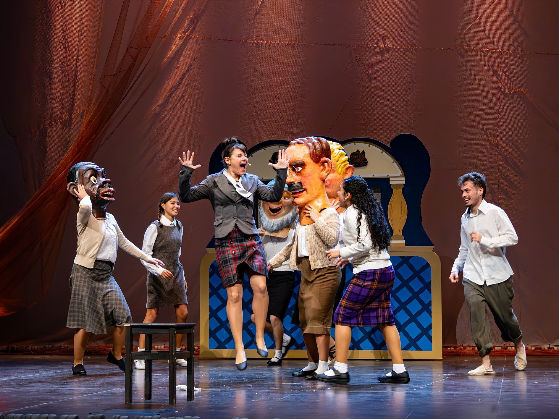 La Lilí, el lobo y el ogro vuelven al Teatro Municipal el 3 de diciembre con la representación teatral de 'La cueva de Melpómene' La Lilí, el lobo y el ogro vuelven al Teatro Municipal el 3 de diciembre con la representación teatral de 'La cueva de Melpómene'