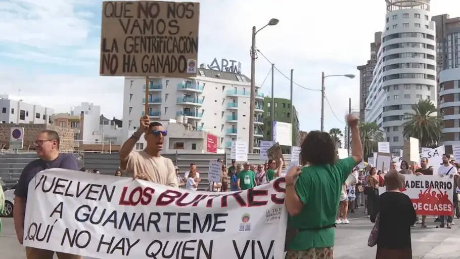 Vecinos de Guanarteme durante la manifestación de este sábado Vecinos de Guanarteme durante la manifestación de este sábado