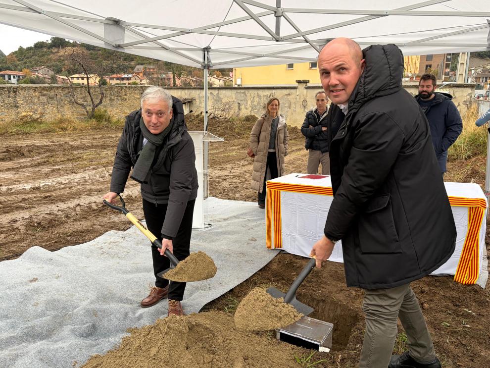 Primera piedra de las 15 viviendas de Boltaña destinadas a los trabajadores del sector turístico Primera piedra de las 15 viviendas de Boltaña destinadas a los trabajadores del sector turístico