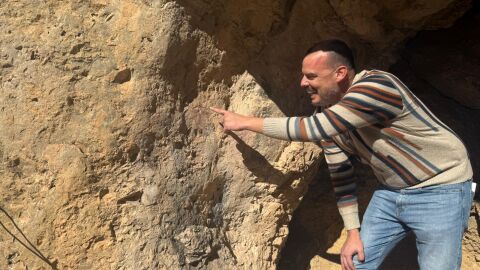 Pinturas prehistóricas en el Abrigo de Cámara de Elda Pinturas prehistóricas en el Abrigo de Cámara de Elda