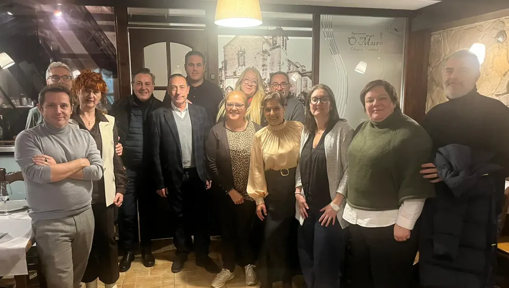 En compañía de la alcaldesa de Viveiro, Mariña Gueimunde y el colega de Xove, José Demetrio Salgueiro. En compañía de la alcaldesa de Viveiro, Mariña Gueimunde y el colega de Xove, José Demetrio Salgueiro.
