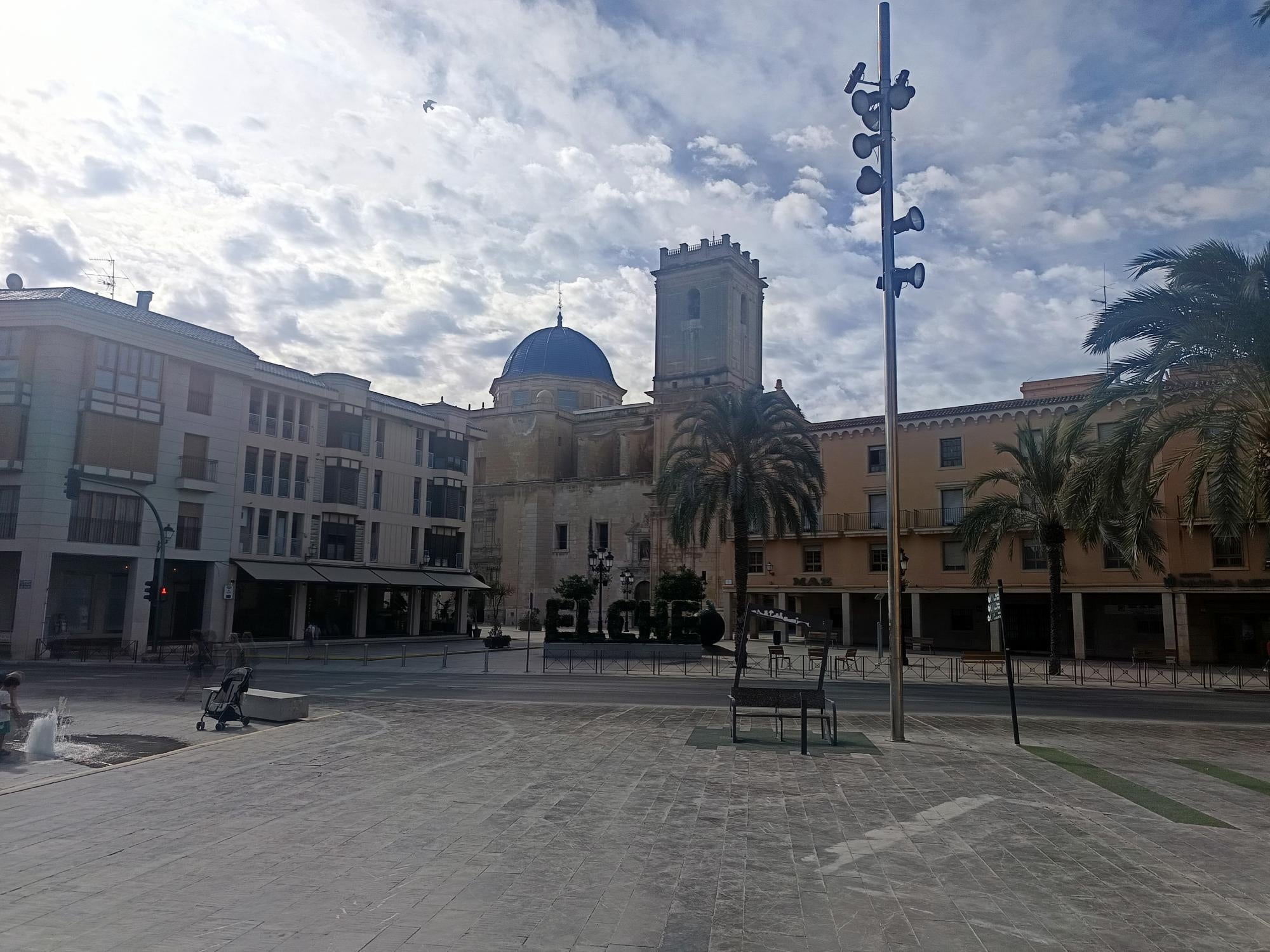El paraguas continúa siendo necesario este martes en Elche, Crevillent y Santa Pola El paraguas continúa siendo necesario este martes en Elche, Crevillent y Santa Pola