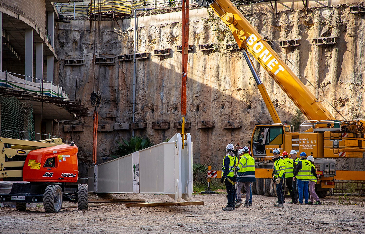 Instalación de pilares en el Nou Mestalla Instalación de pilares en el Nou Mestalla