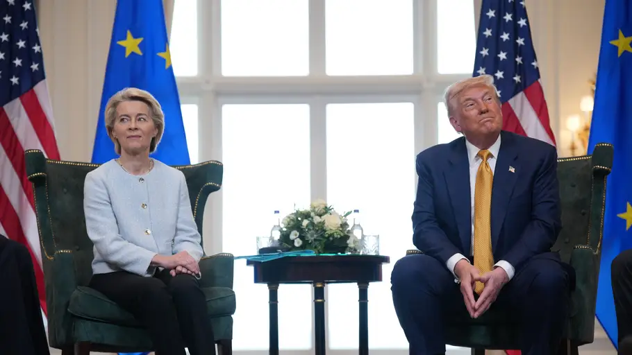 La presidenta de la Comisión Europea, Ursula von der Leyen, se reúne con el presidente de Estados Unidos, Donald Trump, en el club de golf Trump Turnberry el 27 de julio de 2025 en Turnberry, Escocia. La presidenta de la Comisión Europea, Ursula von der Leyen, se reúne con el presidente de Estados Unidos, Donald Trump, en el club de golf Trump Turnberry el 27 de julio de 2025 en Turnberry, Escocia.