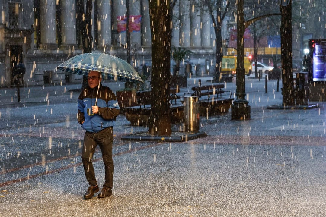 Lluvia, viento y frío para comenzar la semana: Roberto Brasero avisa de una bajada de las temperaturas Lluvia, viento y frío para comenzar la semana: Roberto Brasero avisa de una bajada de las temperaturas