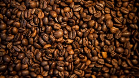 Granos de caf&eacute;