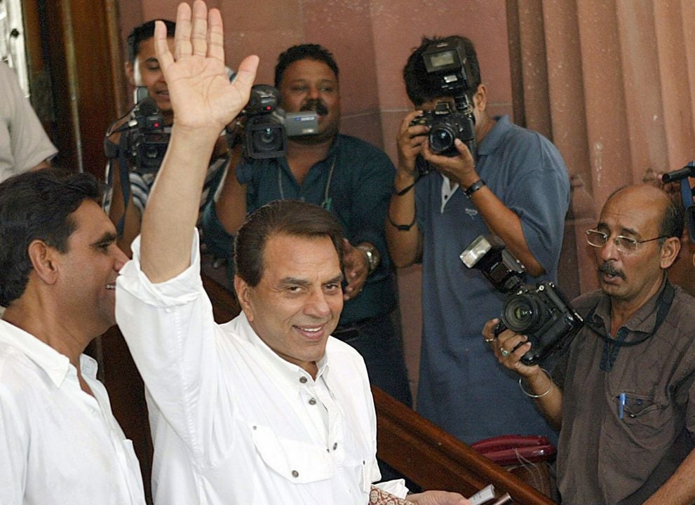 El actor Dharmendra, el "galán con corazón de poeta" de Bollywood, muere a los 89 años El actor Dharmendra, el "galán con corazón de poeta" de Bollywood, muere a los 89 años