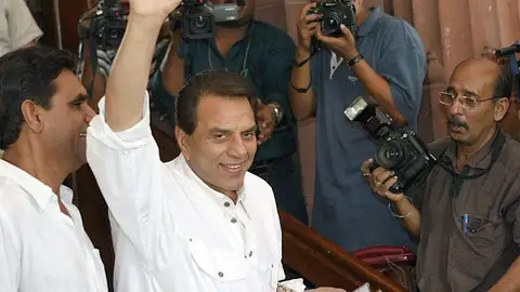 El actor Dharmendra, el "galán con corazón de poeta" de Bollywood, muere a los 89 años El actor Dharmendra, el "galán con corazón de poeta" de Bollywood, muere a los 89 años