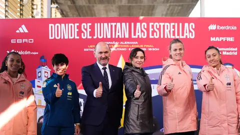 Madrid se vuelca con la selección femenina de fútbol Madrid se vuelca con la selección femenina de fútbol