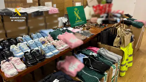 Intervenidos más de 1.300 artículos falsificados en la comarca del Bajo Bidasoa Intervenidos más de 1.300 artículos falsificados en la comarca del Bajo Bidasoa