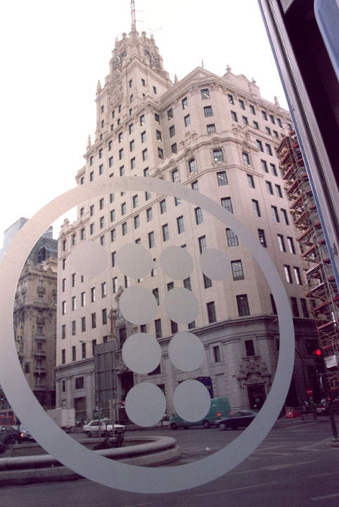 Telefónica eleva a 6.088 las salidas planteadas en el ERE y los sindicatos exigen que sean voluntarias Telefónica eleva a 6.088 las salidas planteadas en el ERE y los sindicatos exigen que sean voluntarias