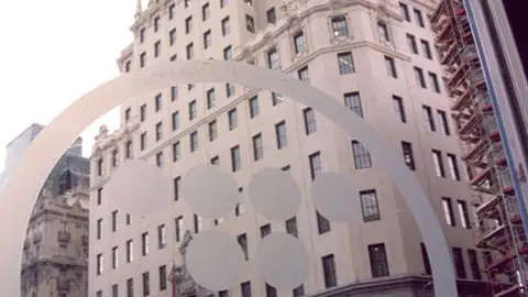 Imagen de archivo del edificio de Telefónica situado en la Gran Vía de Madrid. Imagen de archivo del edificio de Telefónica situado en la Gran Vía de Madrid. EFE/Gustavo Cuevas