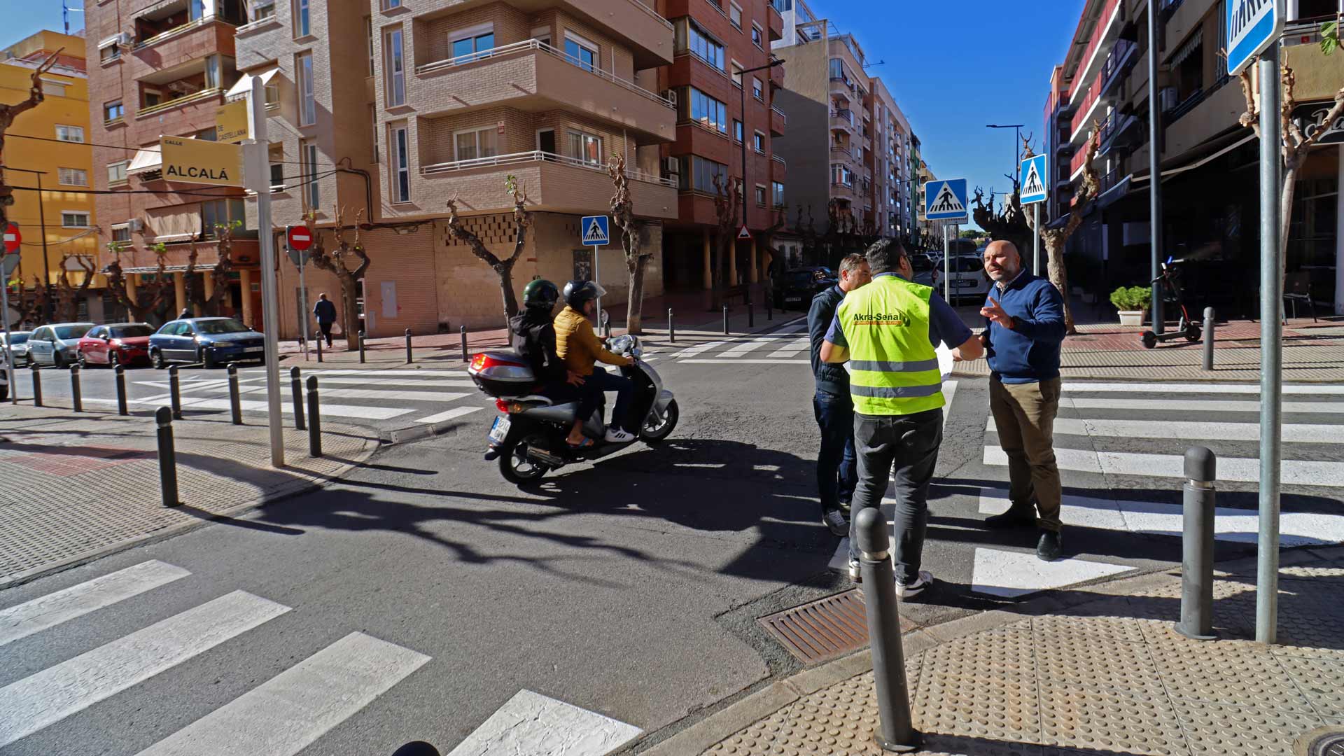 Benidorm renueva la señalización horizontal en la Colonia Madrid con una subvención de la Diputación de casi 440.000 euros Benidorm renueva la señalización horizontal en la Colonia Madrid con una subvención de la Diputación de casi 440.000 euros