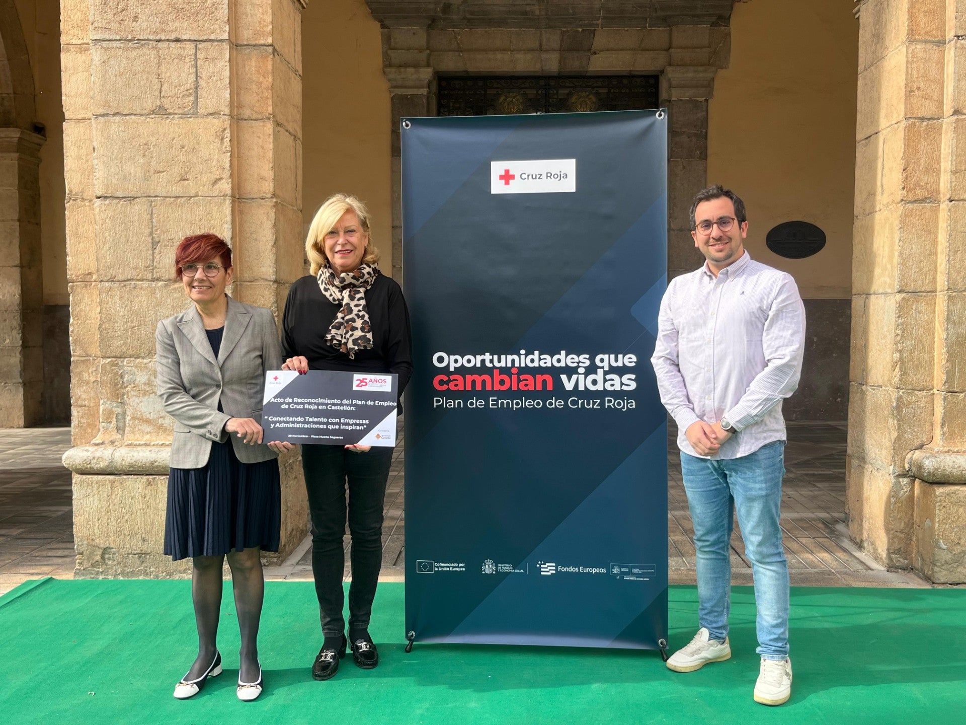 Cruz Roja celebra en Castellón los 25 años de su Plan de Empleo con un acto de reconocimiento a empresas e instituciones Cruz Roja celebra en Castellón los 25 años de su Plan de Empleo con un acto de reconocimiento a empresas e instituciones