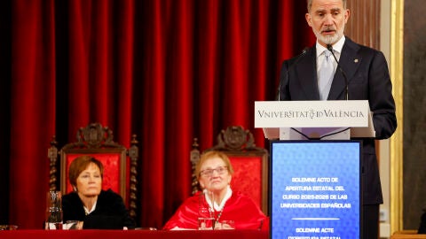 El Rey Felipe VI interviene en el acto de apertura del curso académico universitario 2025-26, celebrado en València