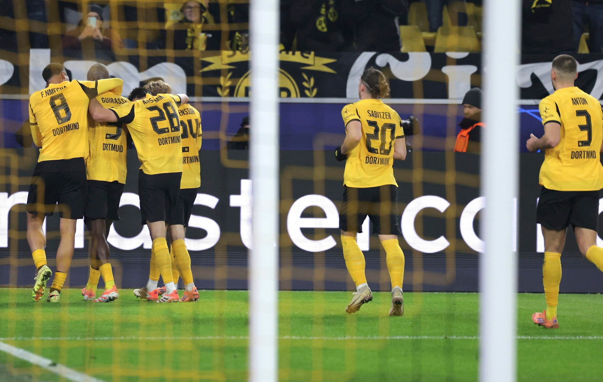 Severo correctivo del Dortmund que deja muy tocado al Villarreal Severo correctivo del Dortmund que deja muy tocado al Villarreal