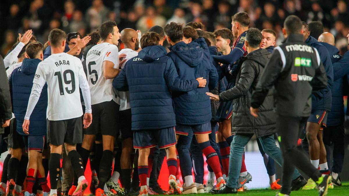 La Liga denuncia a Antiviolencia los cantos escuchados durante el pasado derbi en Mestalla La Liga denuncia a Antiviolencia los cantos escuchados durante el pasado derbi en Mestalla