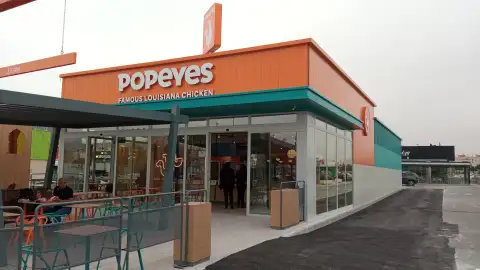 Popeyes® refuerza su presencia en Granada con un nuevo restaurante en Granaita Popeyes® refuerza su presencia en Granada con un nuevo restaurante en Granaita
