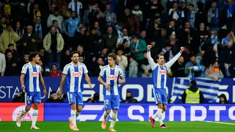 El Espanyol tira de pegada para tumbar al Sevilla El Espanyol tira de pegada para tumbar al Sevilla