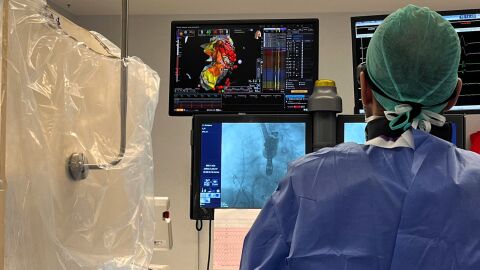 Intervenci&oacute;n con t&eacute;cnica &lsquo;needle in needle&rsquo; en el Hospital del Vinalop&oacute; de Elche.