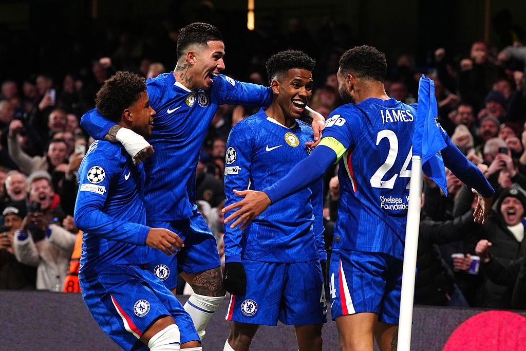 El Chelsea arrolla al Barça y le complica el pase directo a octavos El Chelsea arrolla al Barça y le complica el pase directo a octavos