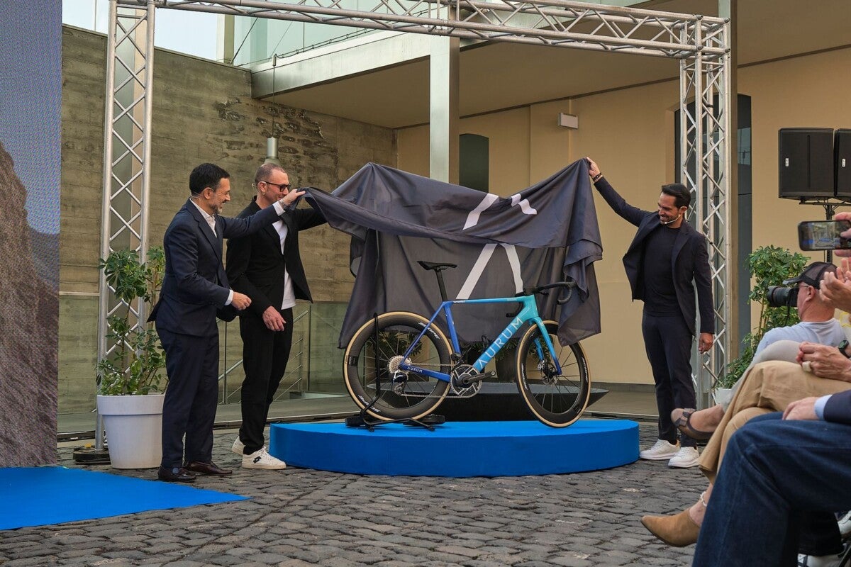 Alberto Contador presenta su nueva bicicleta en Tenerife Alberto Contador presenta su nueva bicicleta en Tenerife