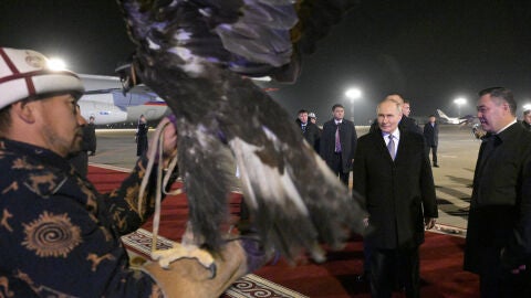 El presidente ruso, Vladimir Putin, llega a Bishkek.