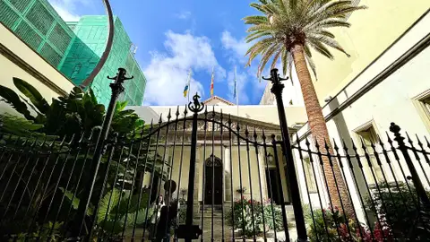 Fachada del Parlamento de Canarias en Santa Cruz de Tenerife Fachada del Parlamento de Canarias en Santa Cruz de Tenerife