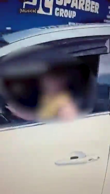 Graba a su hijo de 10 años al volante en Irún y lo sube a redes Graba a su hijo de 10 años al volante en Irún y lo sube a redes