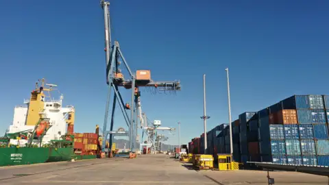 PortCastelló se afianza como uno de los puertos más dinámicos del sistema portuario español PortCastelló se afianza como uno de los puertos más dinámicos del sistema portuario español