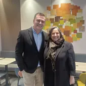 David Villalta Martínez y Katy López, en el nuevo McDonald's en Arteixo David Villalta Martínez y Katy López, en el nuevo McDonald's en Arteixo