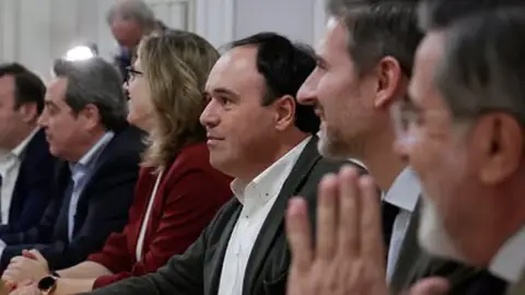 Juanfran Pérez Llorca afronta mañana su pleno de investidura en la Generalitat Juanfran Pérez Llorca afronta mañana su pleno de investidura en la Generalitat