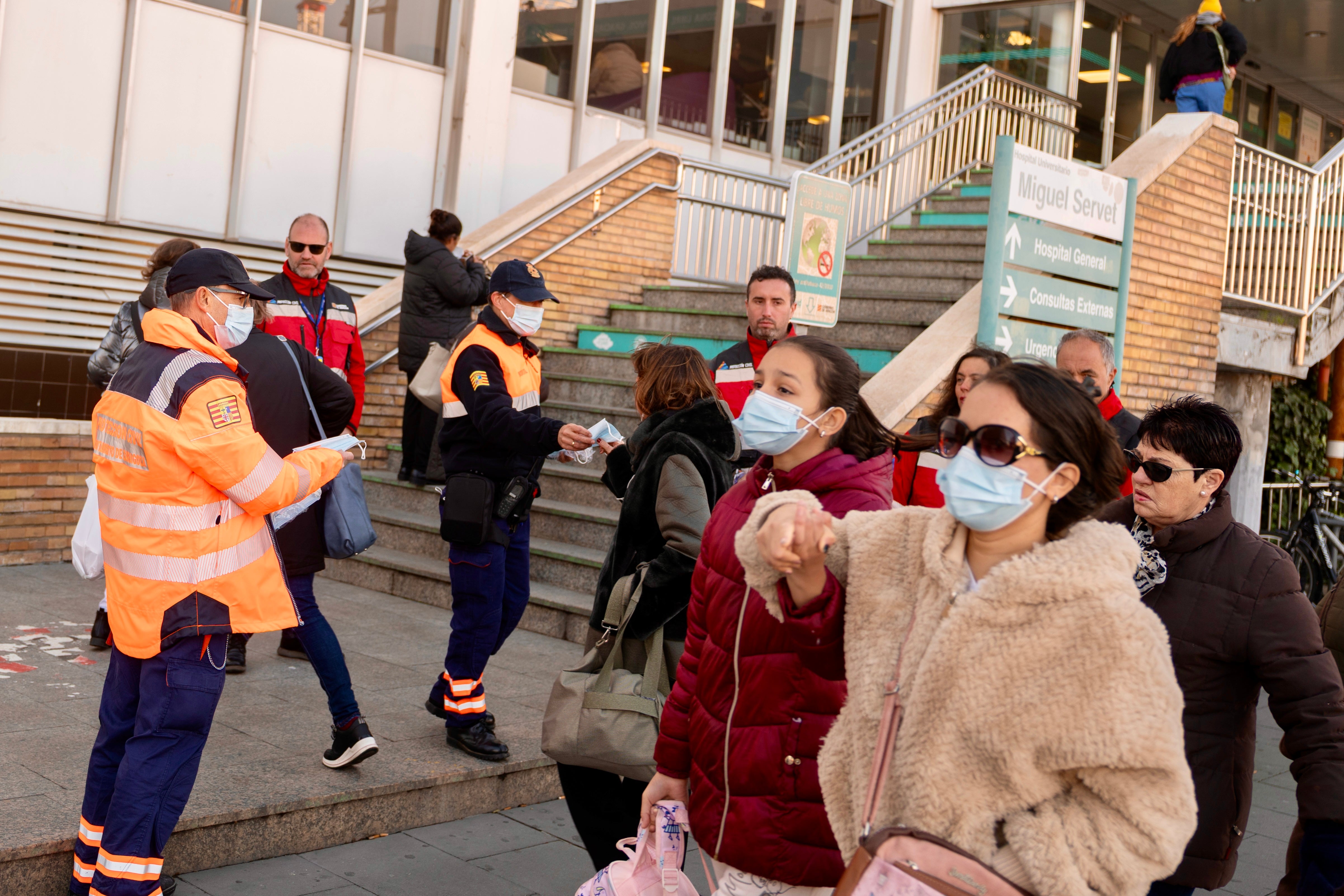 Reparto de mascarillas para evitar la expansión de la gripe Reparto de mascarillas para evitar la expansión de la gripe