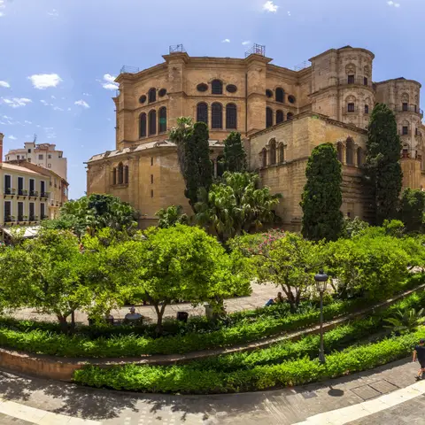 AEDAS Homes fascina con un icónico edificio de viviendas listas para entrar a vivir en el centro histórico de Málaga frente a la Catedral