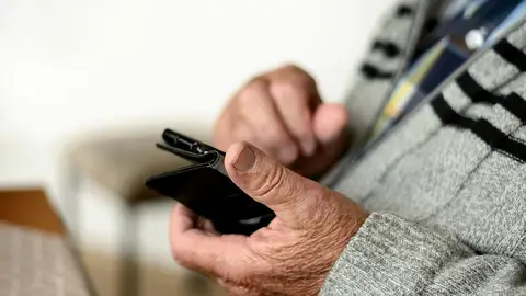 Un hombre en Italia se hace pasar por su madre fallecida para seguir cobrando la pensión Un hombre en Italia se hace pasar por su madre fallecida para seguir cobrando la pensión