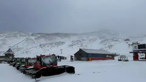 ierra Nevada confirma el inicio de la temporada de esquí este sábado tras las primeras nevadas ierra Nevada confirma el inicio de la temporada de esquí este sábado tras las primeras nevadas