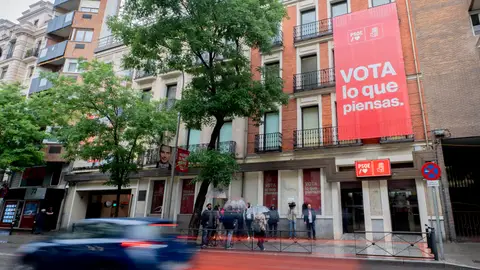Fachada de la sede del PSOE durante el seguimiento de la jornada electoral en la sede federal del PSOE el 28 de mayo de 2023 La Audiencia Nacional reclama al PSOE la documentación de los pagos en metálico de 2017 a 2024 y sus justificantes