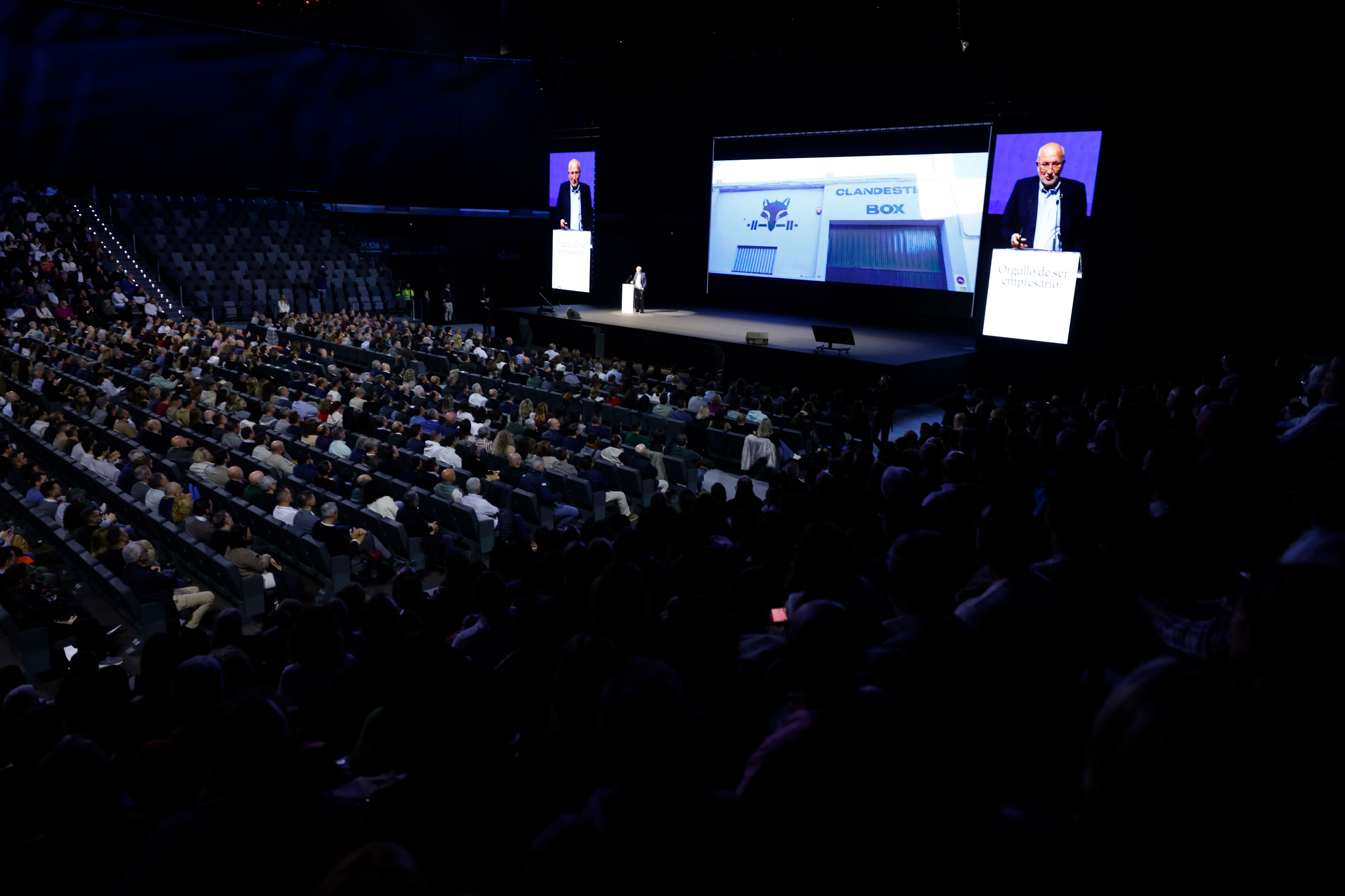 Juan Roig reúne en una jornada en Marina de Empresas a las empresas y autónomos que ayudó en la DANA Juan Roig reúne en una jornada en Marina de Empresas a las empresas y autónomos que ayudó en la DANA