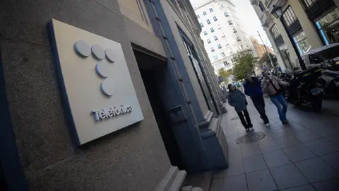 Fachada del edificio de Telefónica en la Gran Vía Fachada del edificio de Telefónica en la Gran Vía