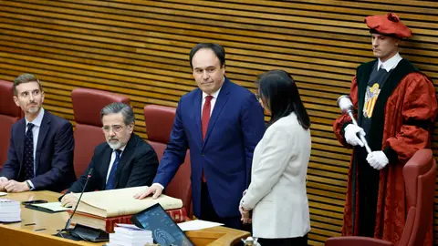 El nuevo president de la Generalitat, Juanfran Pérez Llorca, durante el acto de toma posesión de su cargo ante el pleno de Les Corts. El nuevo president de la Generalitat, Juanfran Pérez Llorca, durante el acto de toma posesión de su cargo ante el pleno de Les Corts.