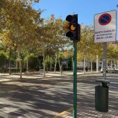 Zona de aparcamiento para vehículos oficiales en el barrio de Carrús de Elche.