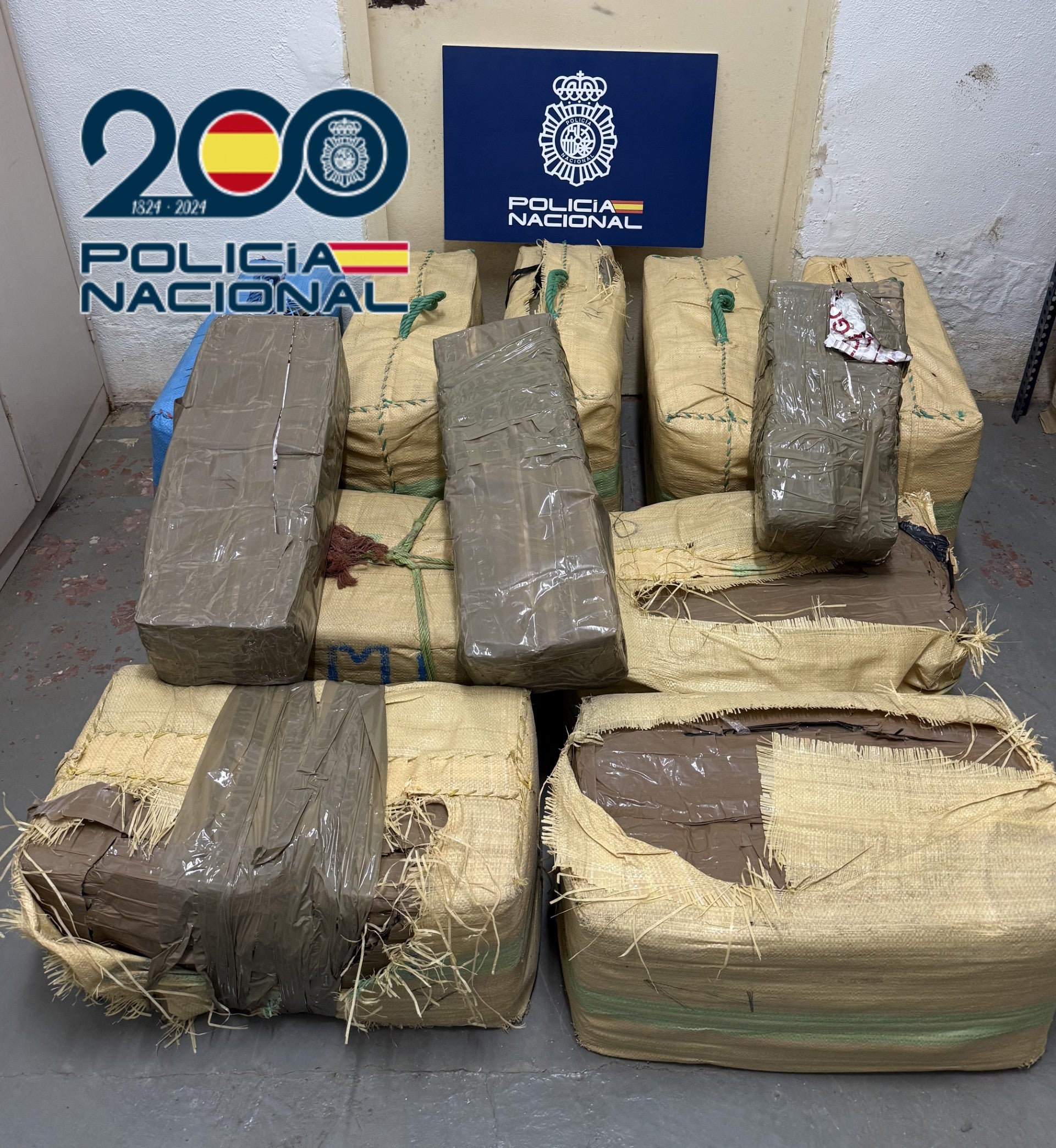 Detienen a tres personas con más de 400 kg de hachís en la A-4, en Valdepeñas Detienen a tres personas con más de 400 kg de hachís en la A-4, en Valdepeñas