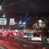 La falta de agentes vuelve a cerrar el túnel del Hórreo de Santiago y la alcaldesa Goretti Sanmartín censura esta "medida de presión"